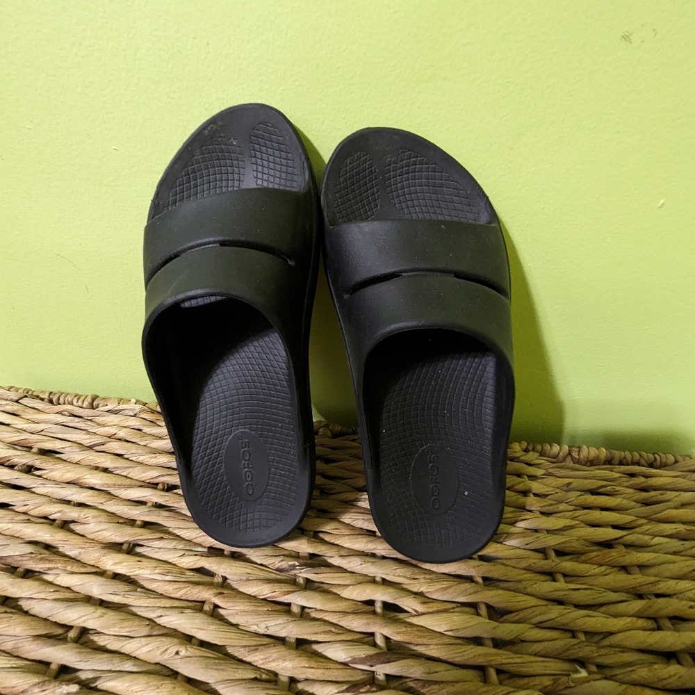 Women's Size 10 Black Oofos Ooahh Slide Sandal